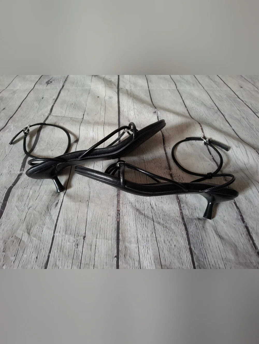 NIB Sqzrkj Strappy Black Kitten Heel Shoes - Size 8